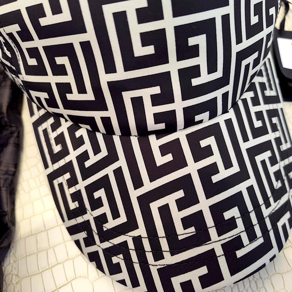 Brand New "Very Rare Black/Light Gray (Not White) BALMAIN Monogram Cap S… - Picture 5 of 13